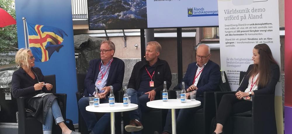 Foto från diskussion ”Åland som pilotområde för hållbara energikällor”. Lena von Knorring