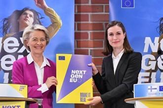 Ursula von der Leyen och Sanna Marin med rapporten Next Gen EU.