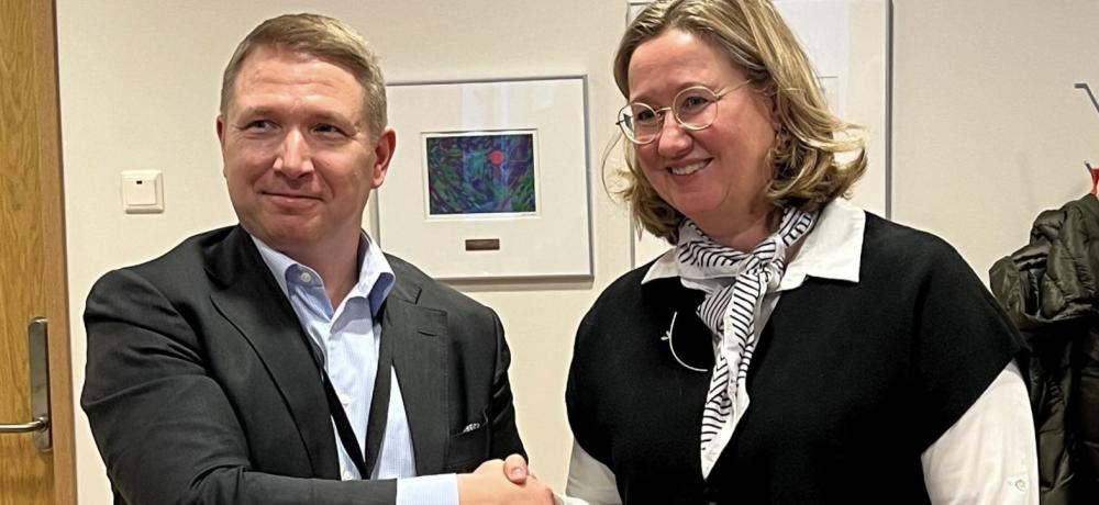Infrastrukturminister Camilla Gunell och Gasgrids VD Olli Sipilä Infrastrukturminister Camilla Gunell och Gasgrids VD Olli Sipilä.