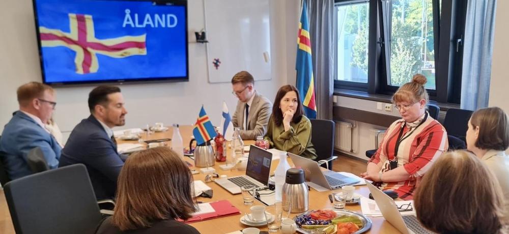 Minister Sanni Grahn-Laasonen i disussioner hos Ålands landskapsregering Möten hos landskapsregeringen