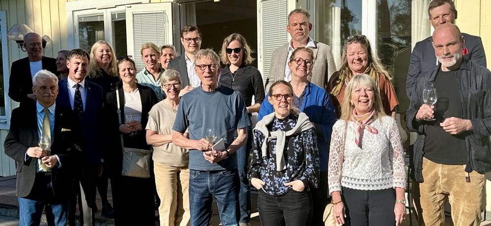 Journalistgruppen tillsammans med åländska värdar under besöket under mottagningen vid Sveriges generalkonsulat. Journalistgruppen tillsammans med åländska värdar under besöket under mottagningen vid Sveriges generalkonsulat.