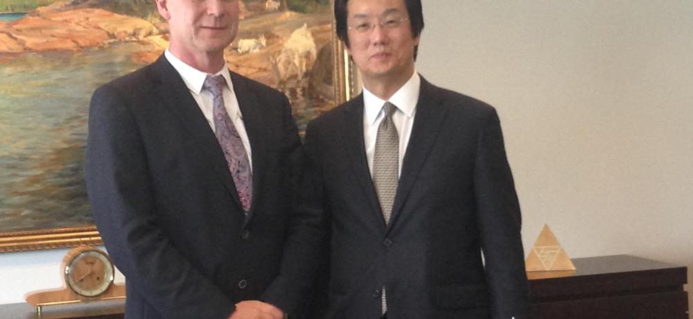 Roger Nordlund och H.E. Kenji Shinoda