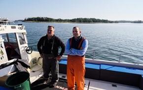 Virginijus Sinkevičius  på fisketur i en båt med Johan Mörn.