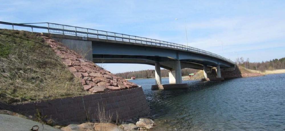 Nya Marsundsbron med den gamla bron i bakgrunden